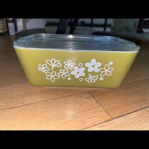 Vintage Pyrex refrigerator dish